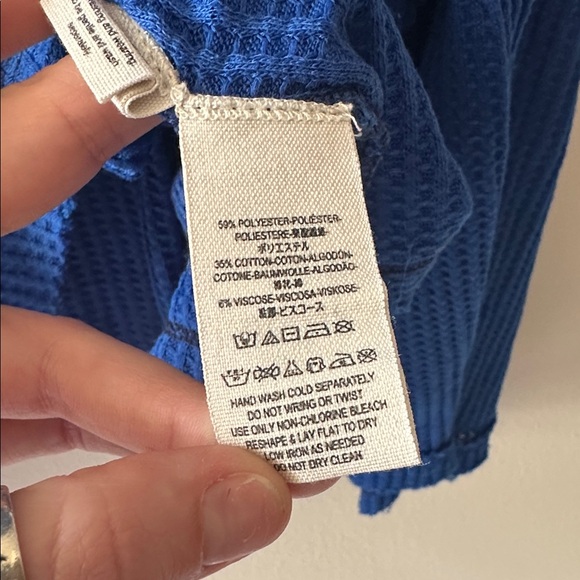 FREE PEOPLE WE THE FREE DAHLIA V-NECK BELL-SLEEVE THERMAL TOP SAPPHIRE large - Picture 4 of 8